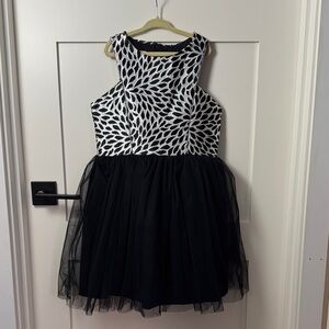 Black and White Leaf Pattern Kids Costume